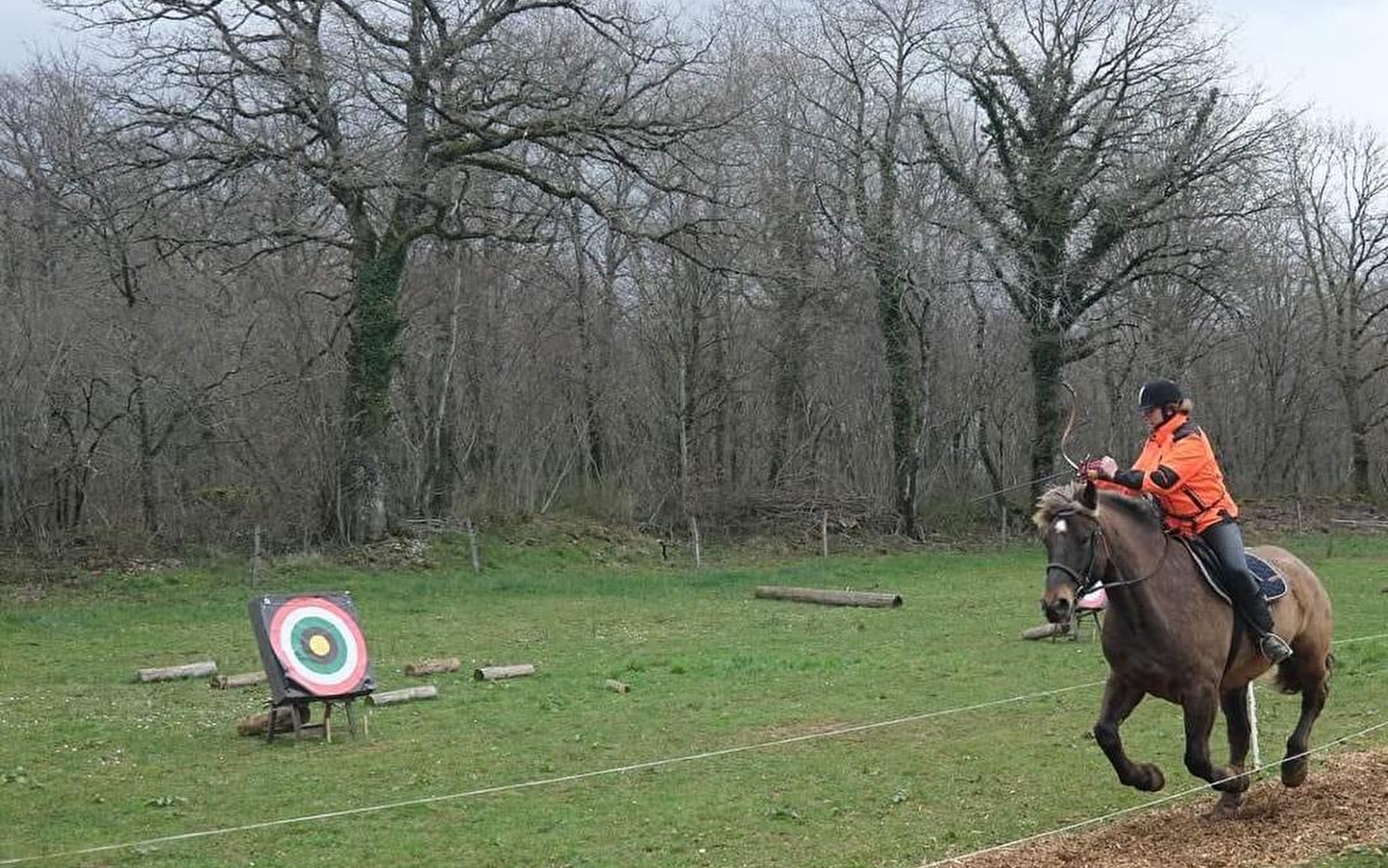 Séance de tir à l'arc à cheval