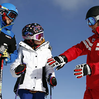 Cours de ski alpin et club Piou-Piou avec l'ESF aux Plans d'Hotonnes