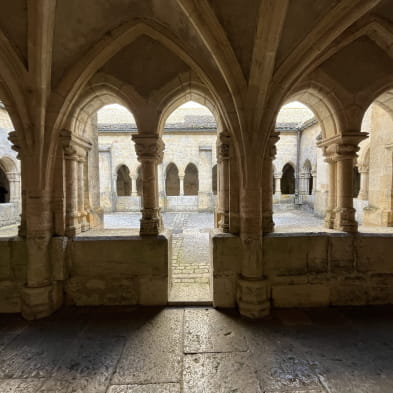 Abbaye et cloître de Montbenoit