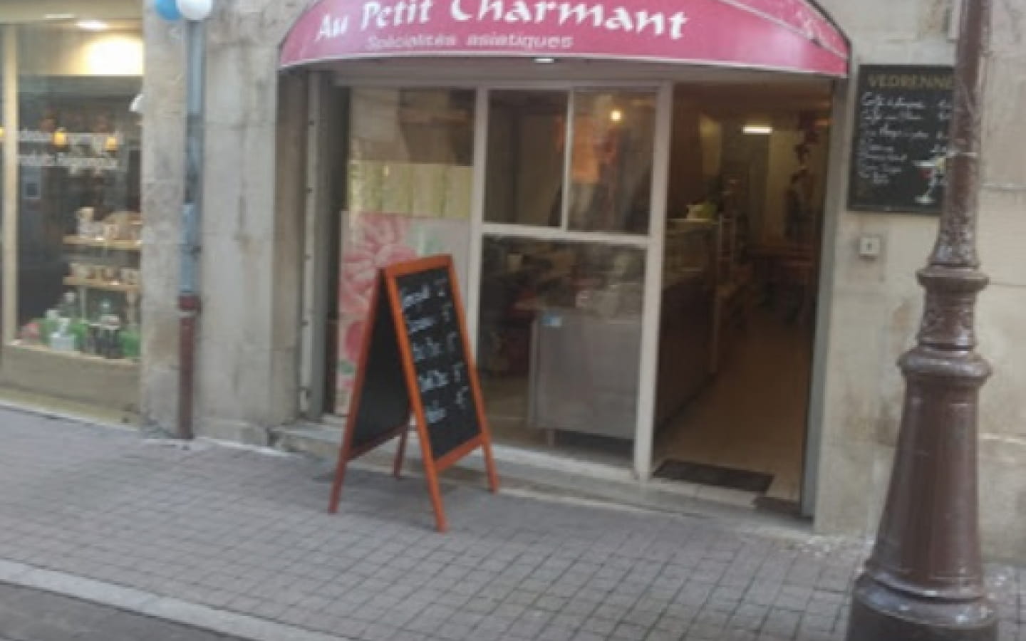 Au Petit Charmant