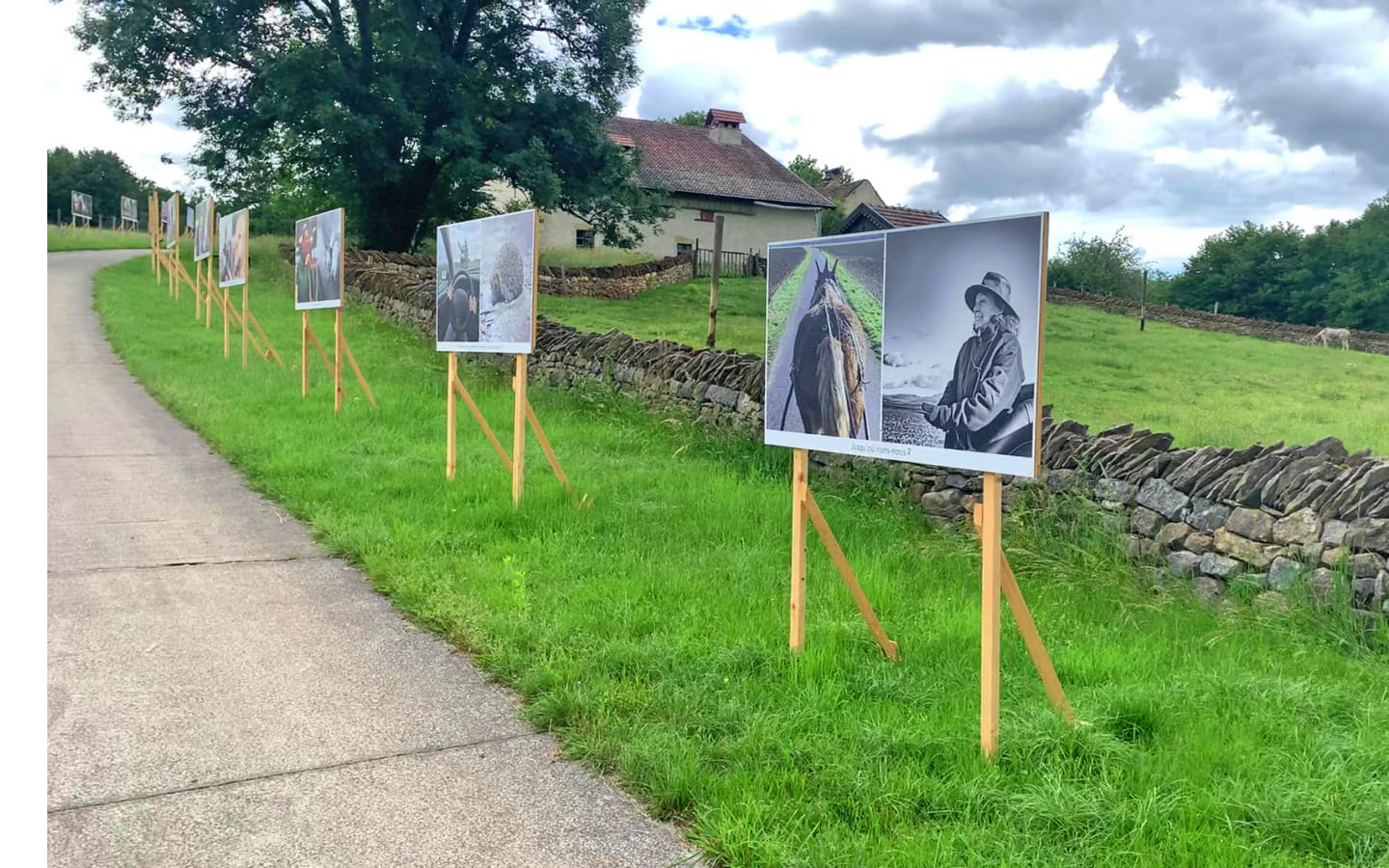 Exposition de photographies en plein air