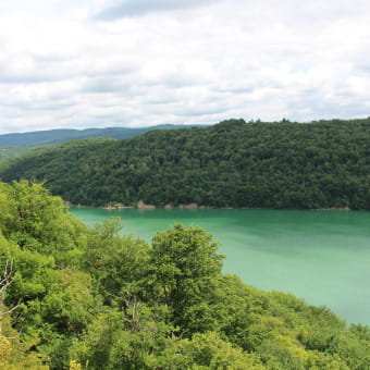 Lac de Vouglans – Les falaises de Surchauffant - LA TOUR-DU-MEIX