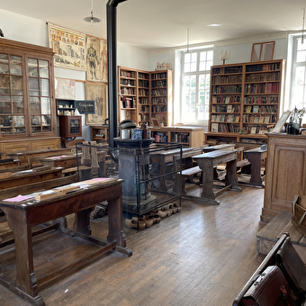 L'école d'autrefois - CHATEAU-CHALON