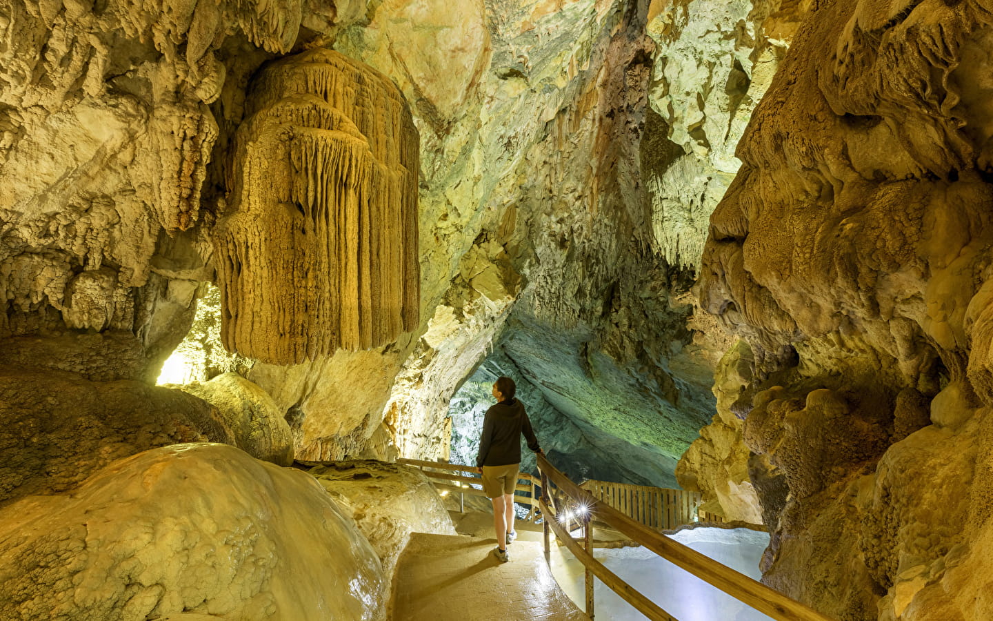 Grottes du Cerdon – Parc de Loisirs Préhistoriques