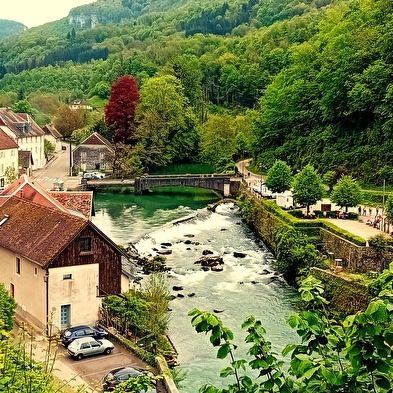 Visite guidée de Lods, plus beau village de France