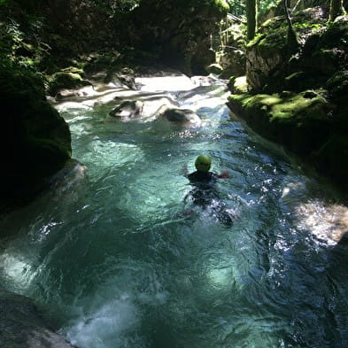 Rev'asion, randonnée aquatique, canyoning, escalade