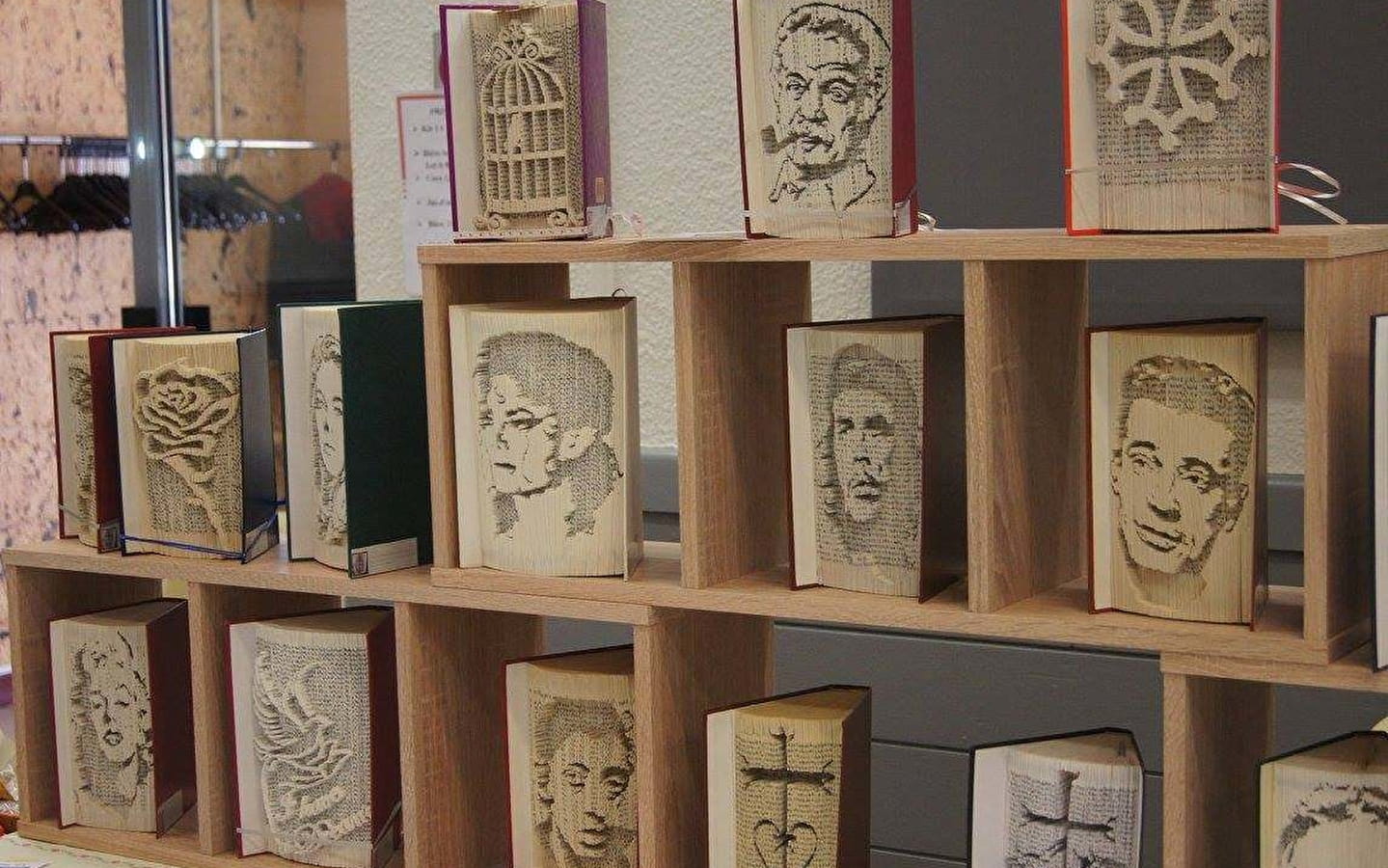 Sculptures sur livres