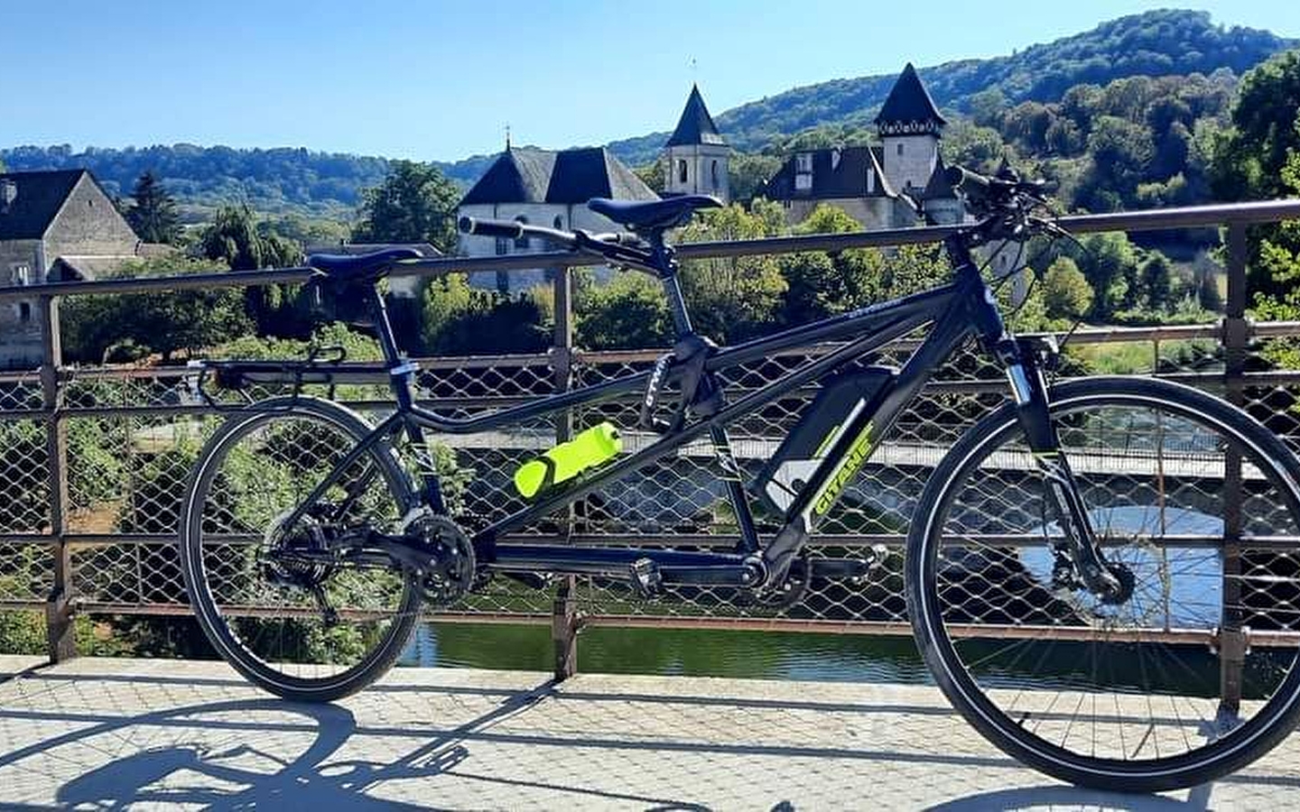 Sur les terres de Courbet en tandem électrique