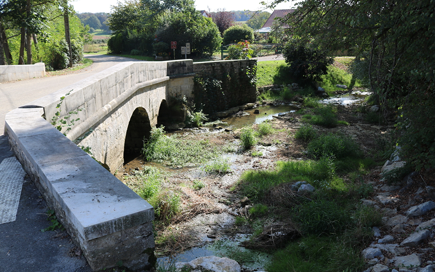 Fontaines et lavoirs : Boucle Avilley Rognon