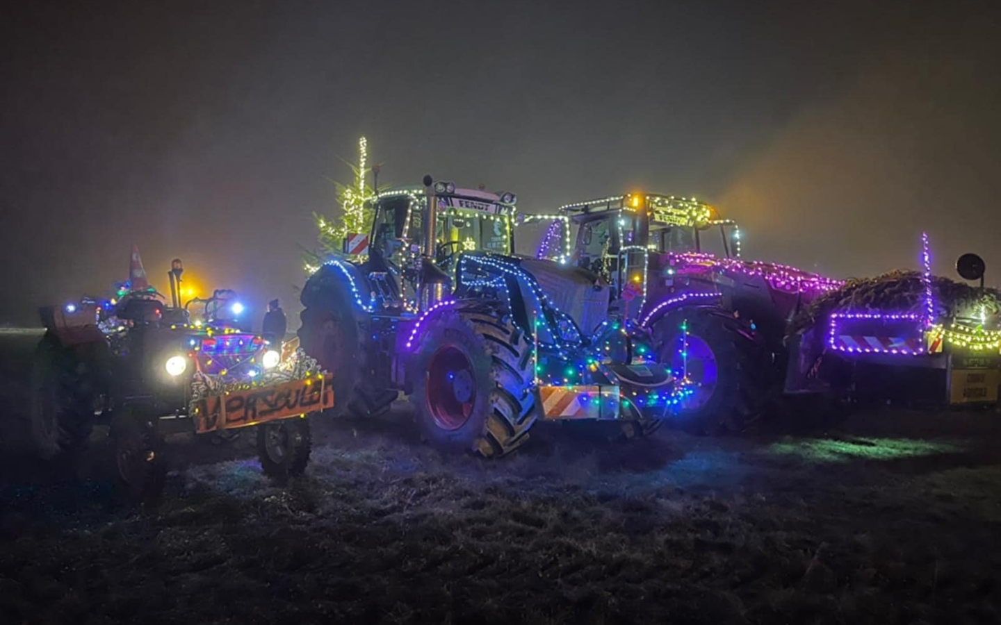 2ème parade des tracteurs de Noël