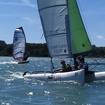Activités voile avec Nauticlub - SERRIERES-DE-BRIORD