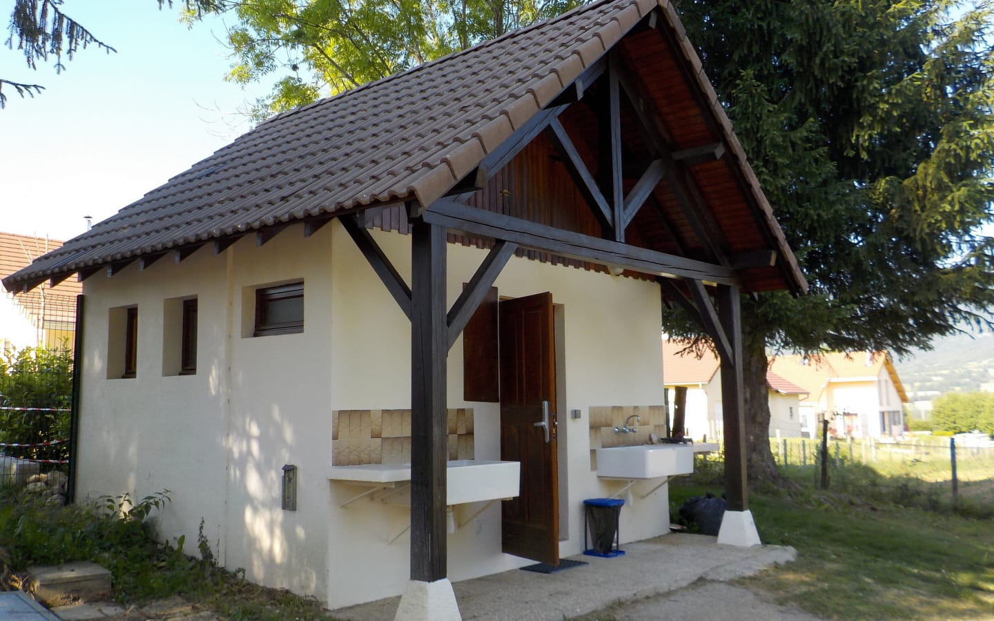 Aire de stationnement pour camping cars au camping Les Érables