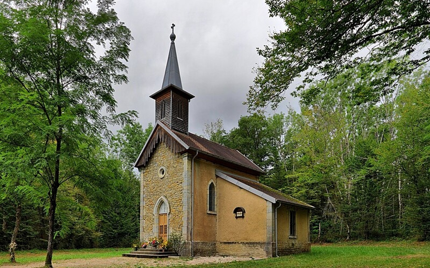 Montée à la Tour des Bois