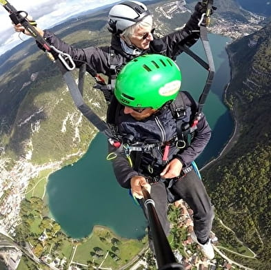 Baptême en parapente au dessus du lac de Nantua