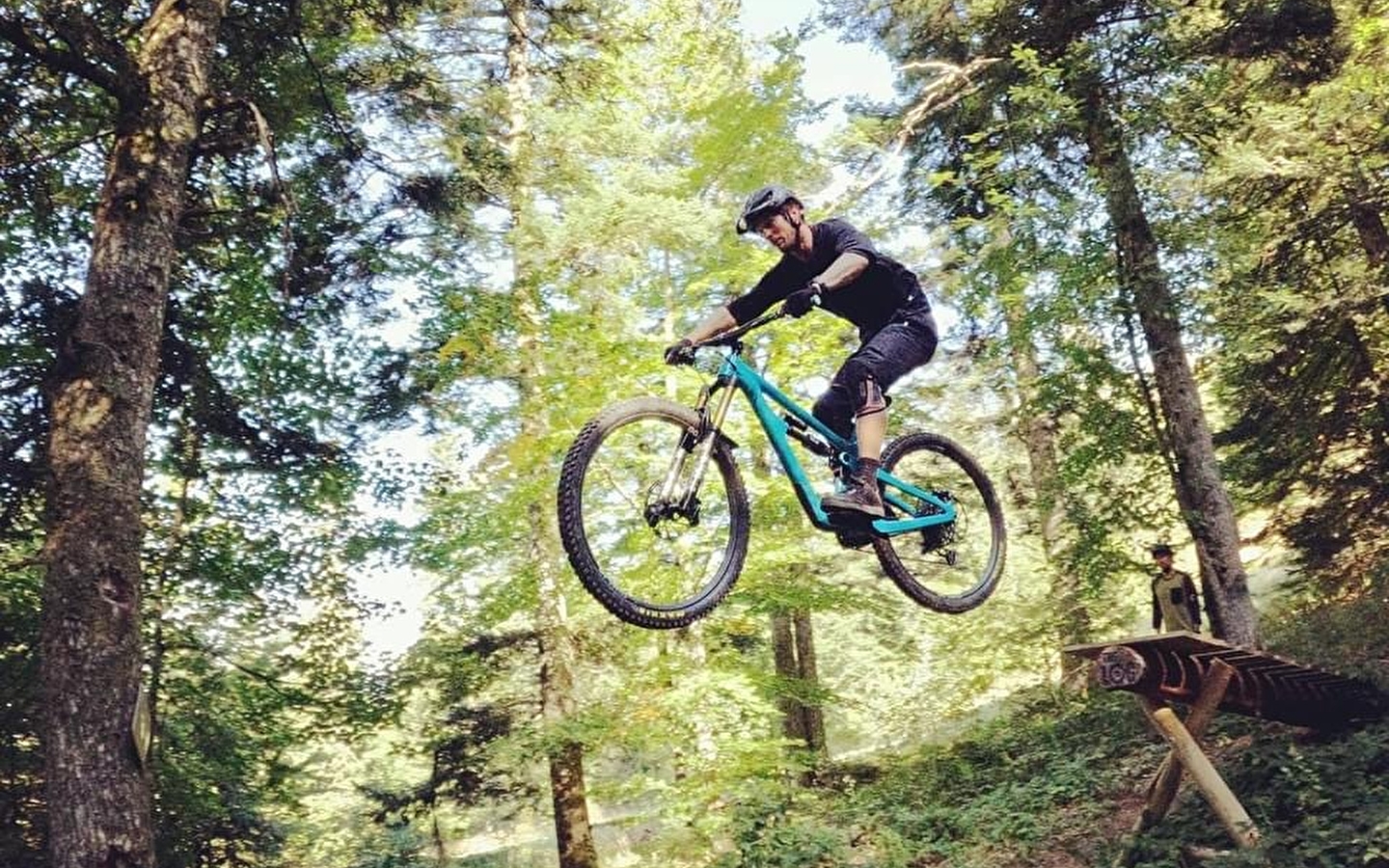 Piste VTT Descente noir - Cormavalanche - Espace Ain Forestière