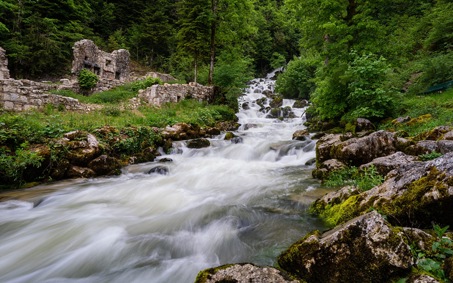 Cascade et reculée de la Frasnée