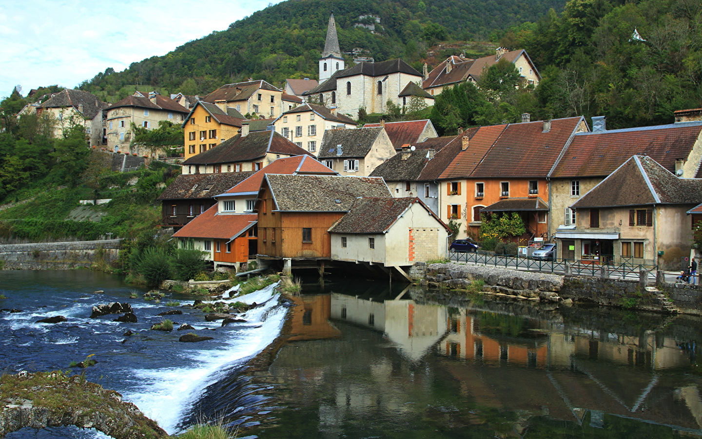 Nocturne estivale à la découverte de Lods, plus beaux Villages de France