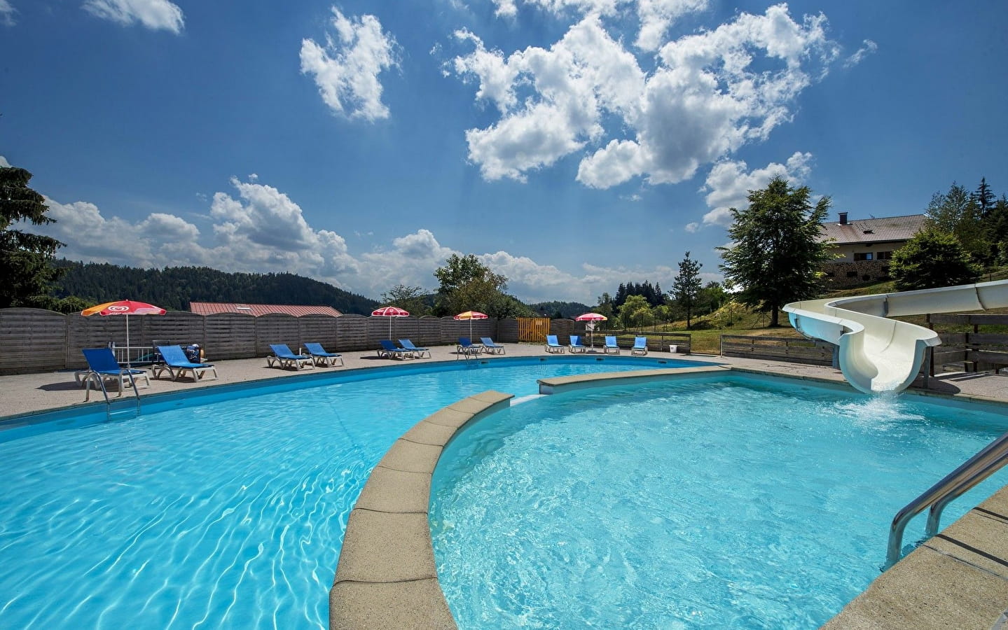 Piscine de plein-air chauffée