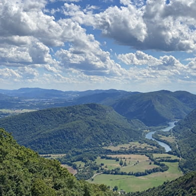 Pic et vestiges du château d'Oliferne