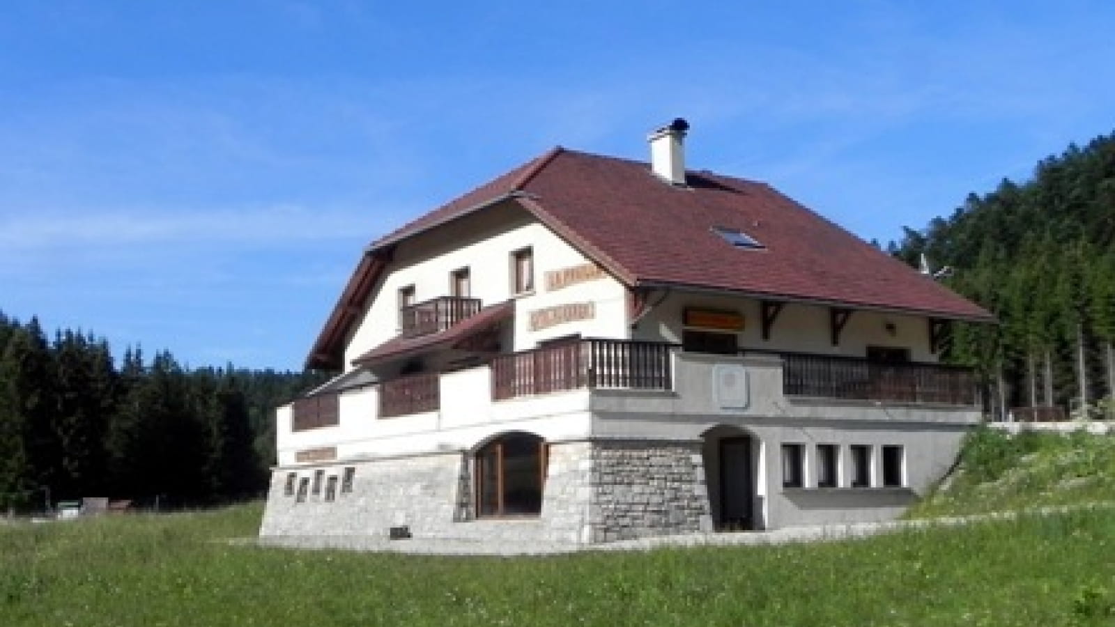 Gîte de la Praille  Montagnes du Jura
