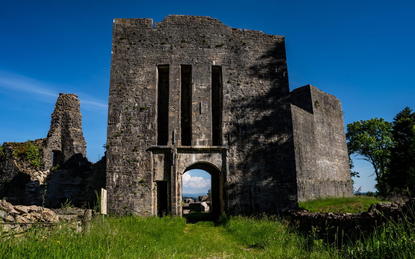 Vestiges du château de Présilly