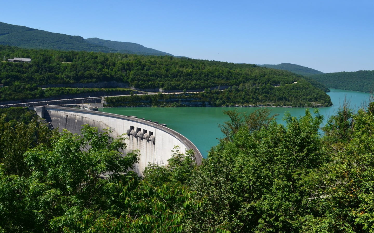 Le lac de Vouglans et son barrage