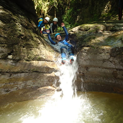 Rev'asion, randonnée aquatique, canyoning, escalade