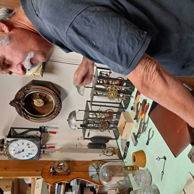 Visite d'un atelier d'horlogerie ancienne
