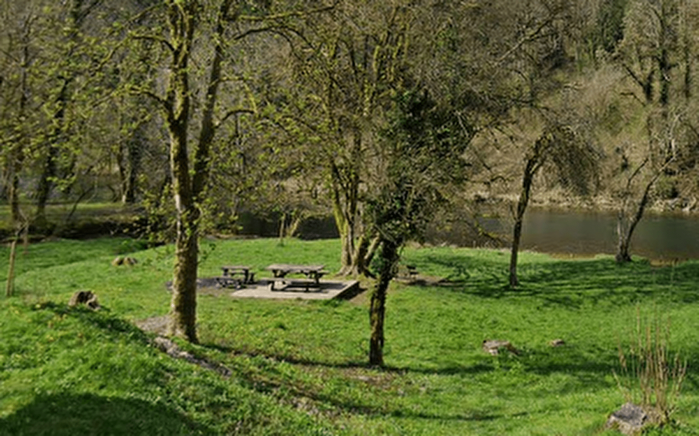 Aire de pique-nique de la Cascade de Syratu à Mouthier-Haute-Pierre