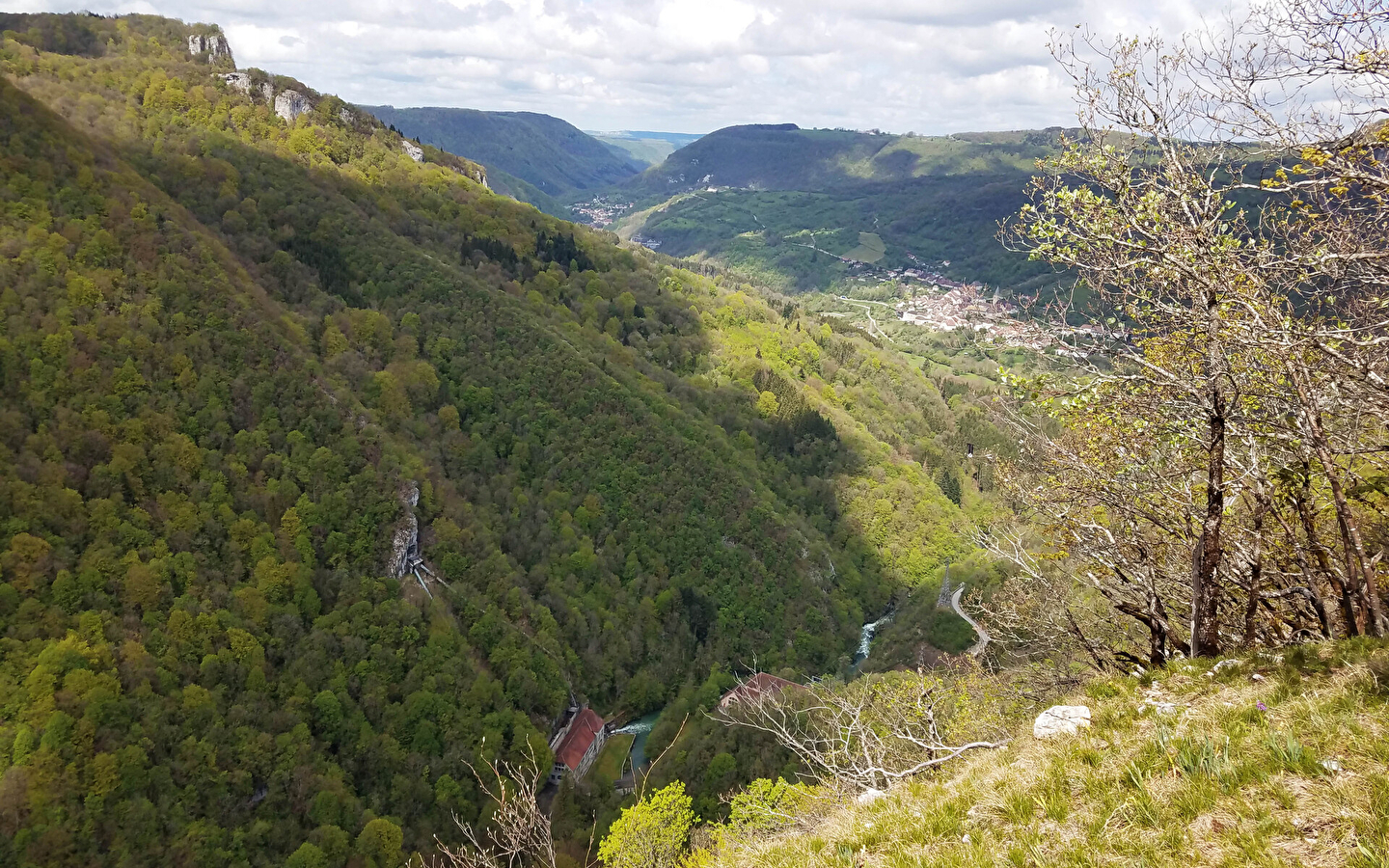 Source de la Loue et Aiguillons de Brasse
