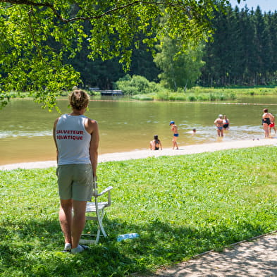 Baignade au lac de Lalleyriat