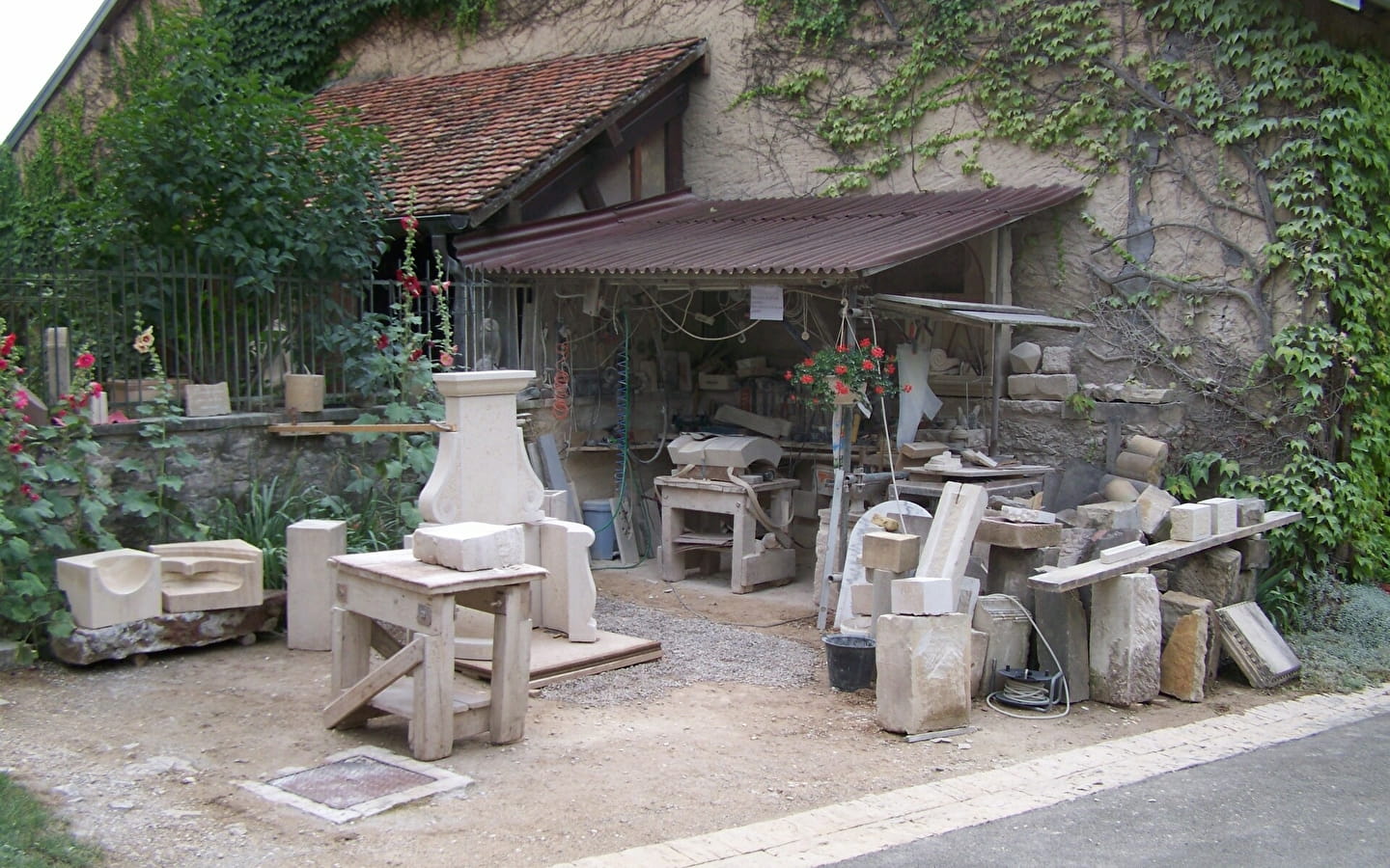 Démonstration Route des Savoir-faire : Tailleur de pierre, Serge Luniaud