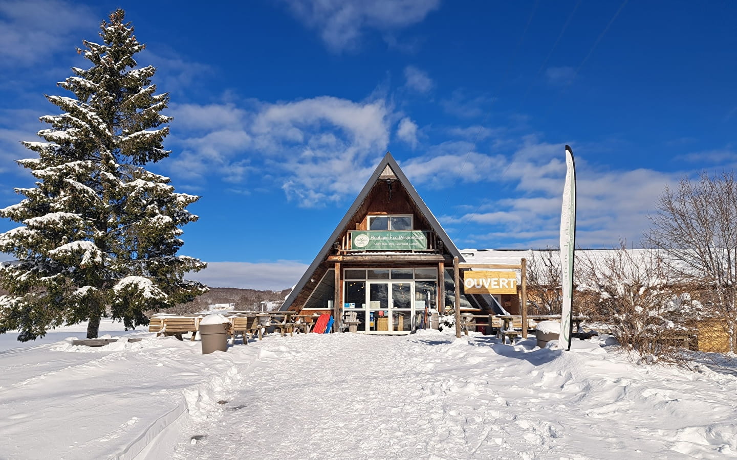 Ain's Temps Loisirs : boutique de produits locaux aux Plans d'Hotonnes