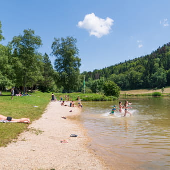 Baignade au plan d'eau de Lalleyriat - LE POIZAT-LALLEYRIAT