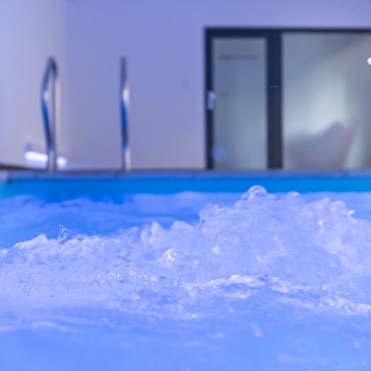 Maison atHOme - Gîte luxe avec piscine intérieure - MOURNANS-CHARBONNY