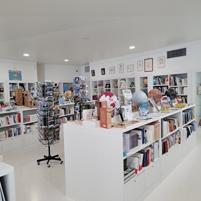 Librairie-boutique de l'Espace des Mondes Polaires Paul-Émile Victor