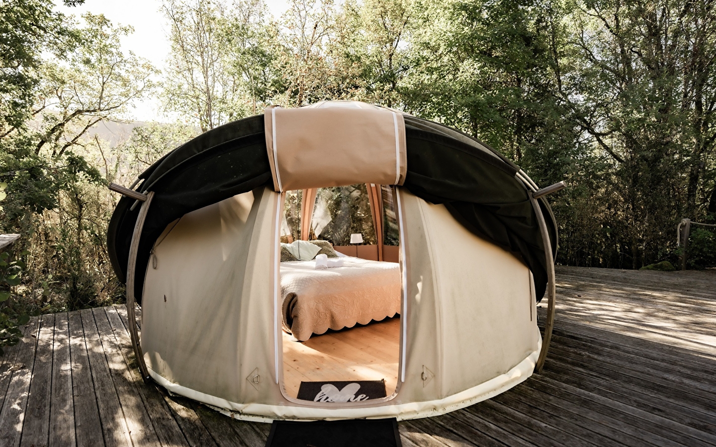 Duo : Wigwam et Dodôme étoilé des Géorennes