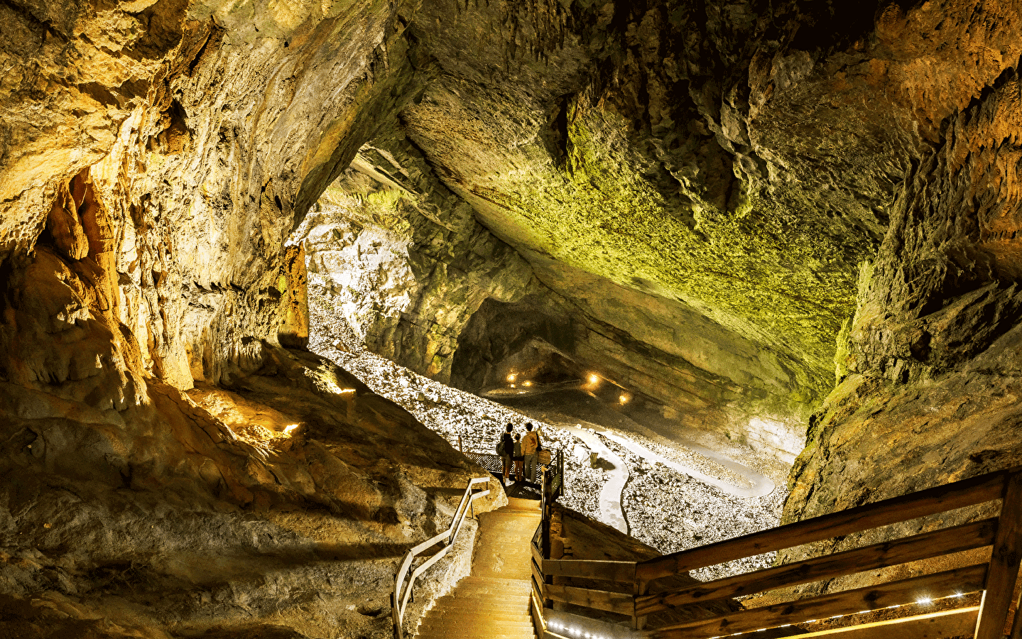 Activités aux Grottes de Cerdon - Parc de Loisirs Préhistoriques