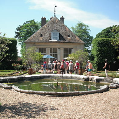 Jardin à la française du château de Jallerange