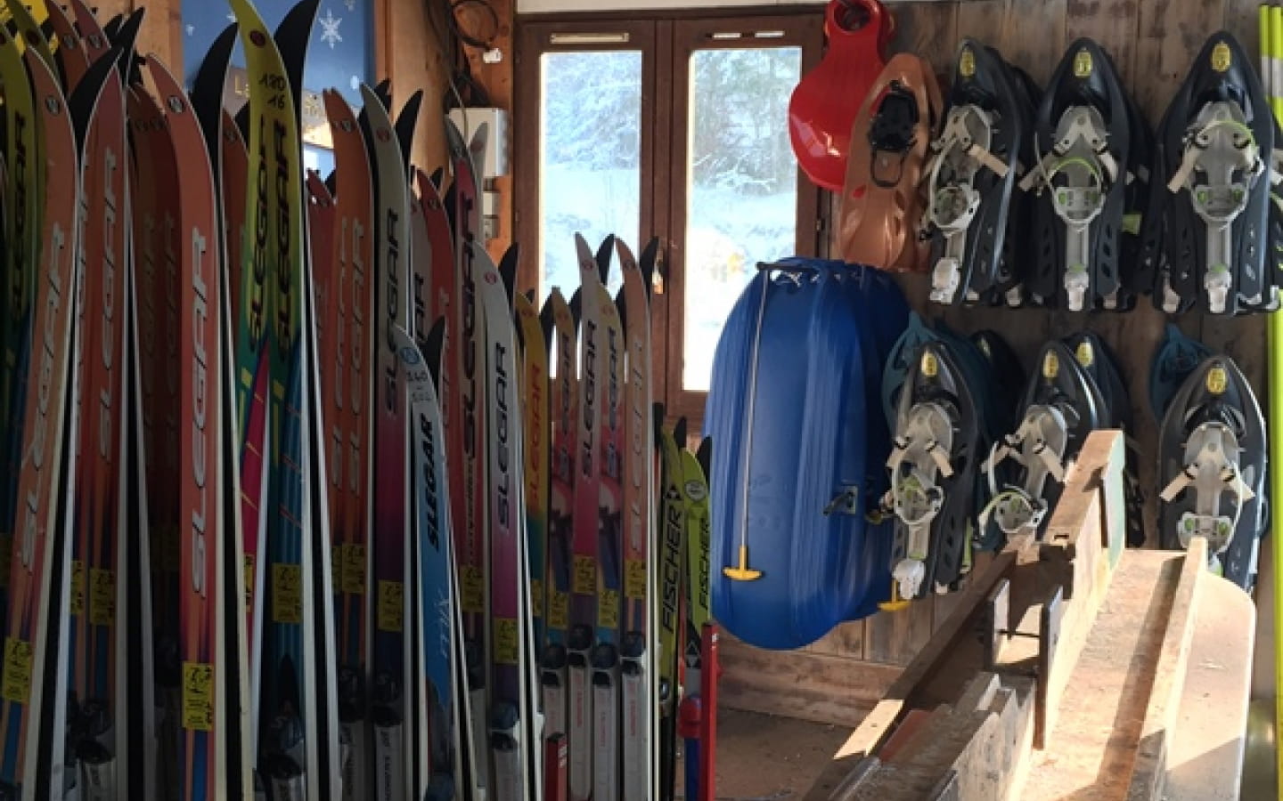 Location de skis et raquettes au Lac-des-Rouges-Truites