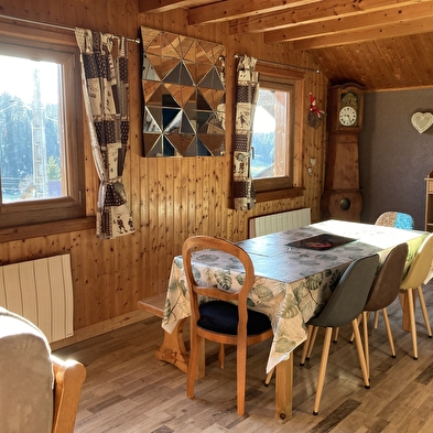 Chalet adossé à la forêt