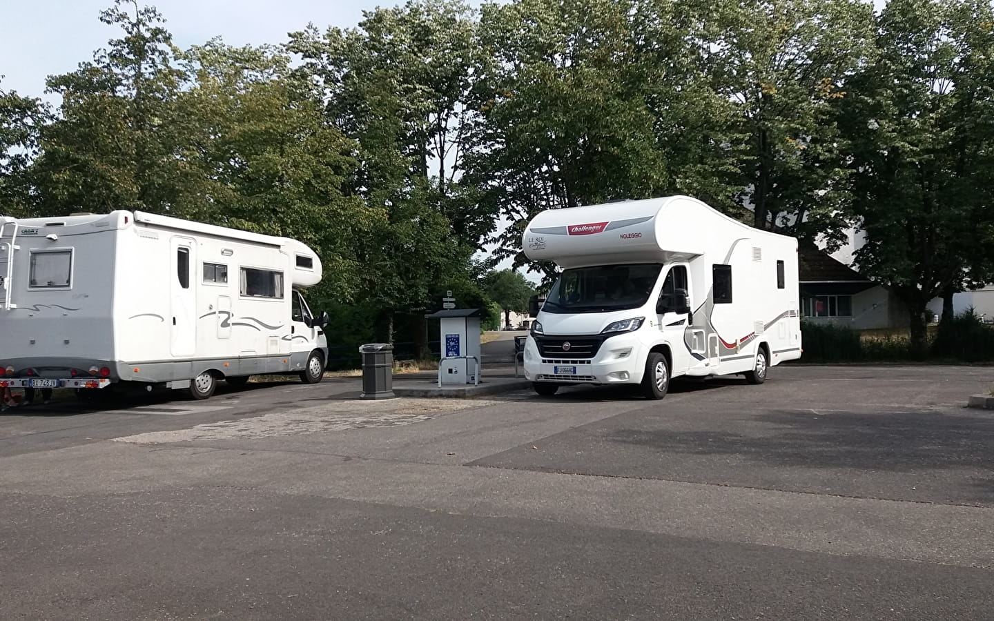 Borne service camping-cars