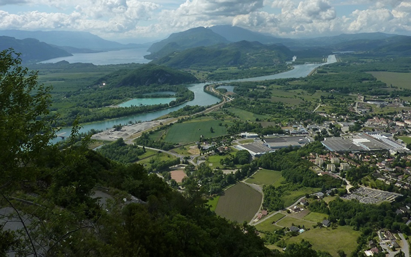 Grandes Traversées du Jura (GTJ) : Itinéraire VTT de Mandeure à Culoz via La Praille sur le Plateau d'Hauteville