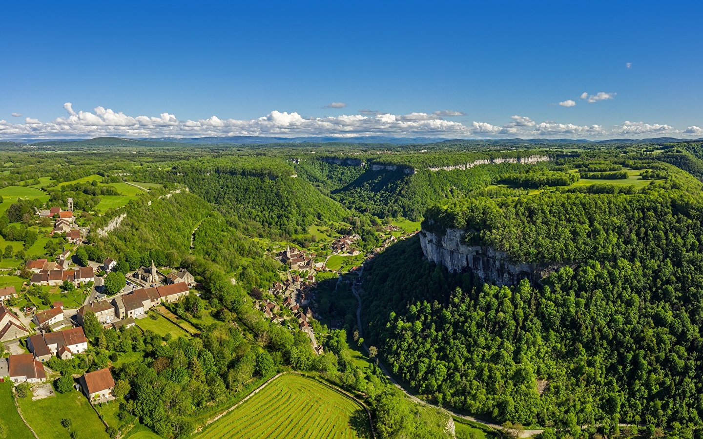 Tour du Jura Vélo Loisirs – Option : Domblans – Baume-les-Messieurs