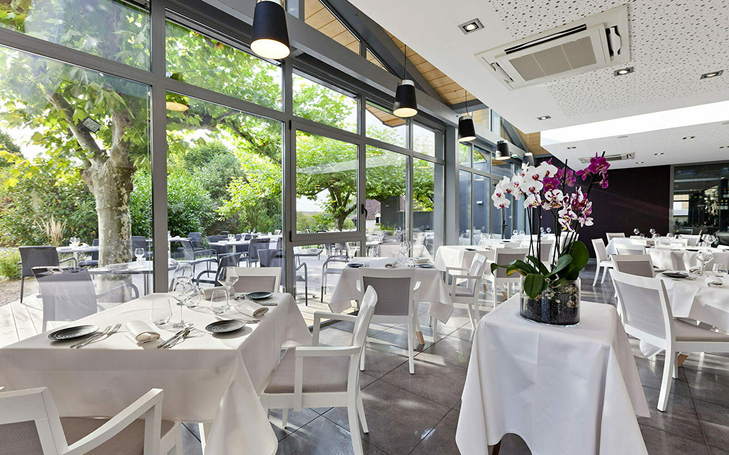 La Table de Marc Tupin - Hostellerie Saint-Germain