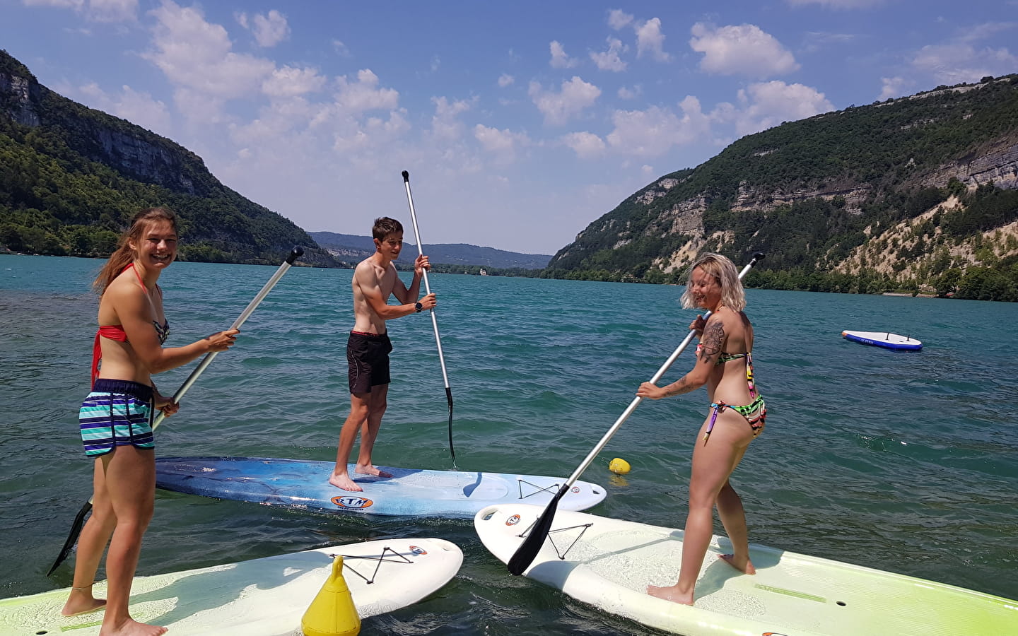 Stand up paddle sur la lac de Nantua