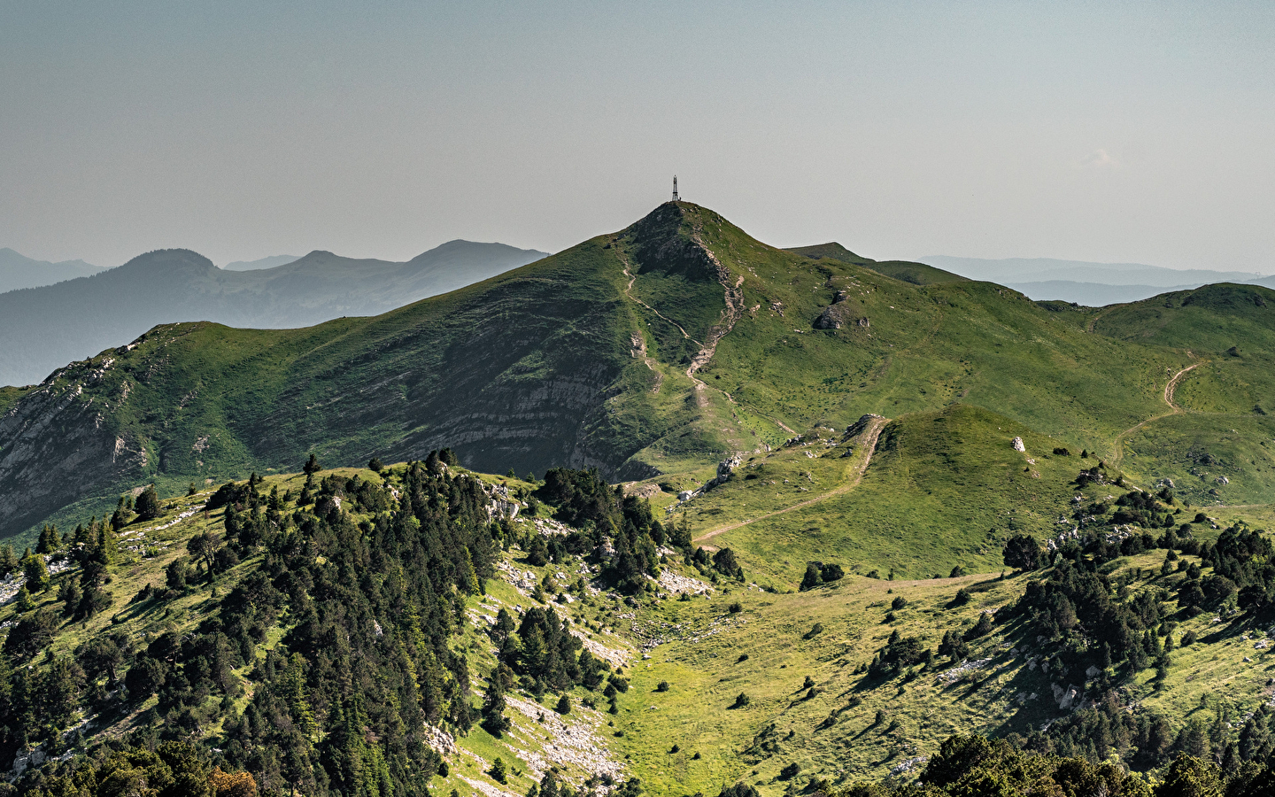 Randonnée pédestre : Crozet au Crêt de la Neige, en haut des cimes du Jura